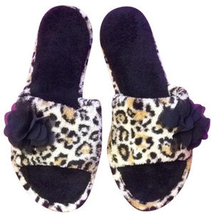 New Leopard Slipper Size 9-10